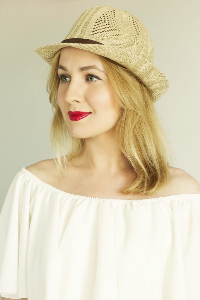 modelka w kapeluszu na lato od hathat