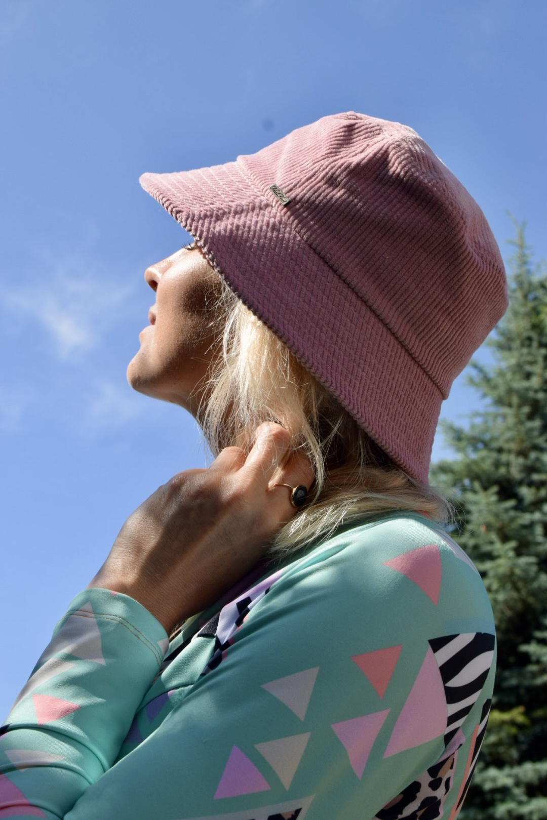 kolorowe stroje + nakrycia głowy HatHat style fot model Kasia Mistewicz SIZE M (3)
