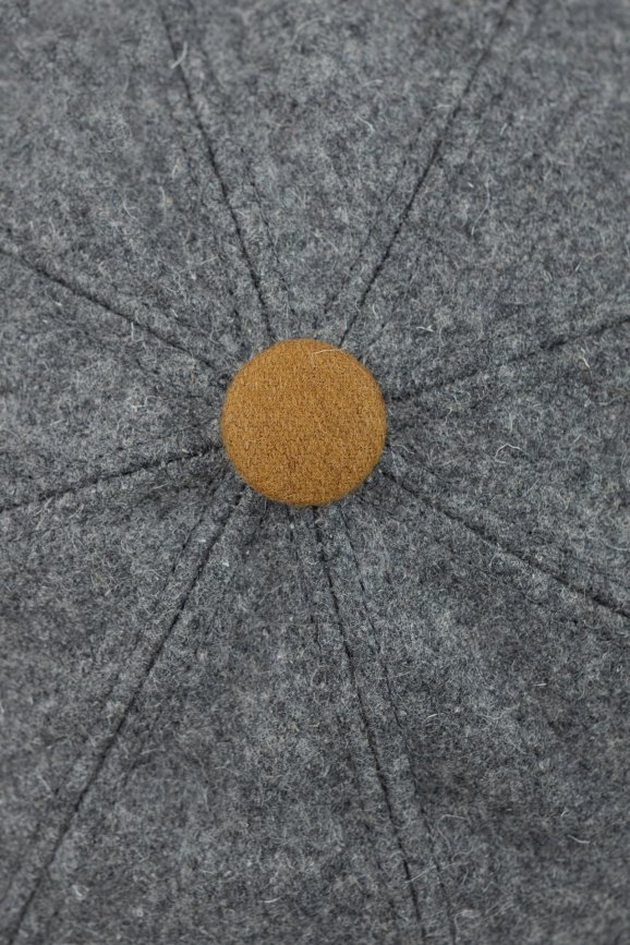 kaszkiet grafit guzik